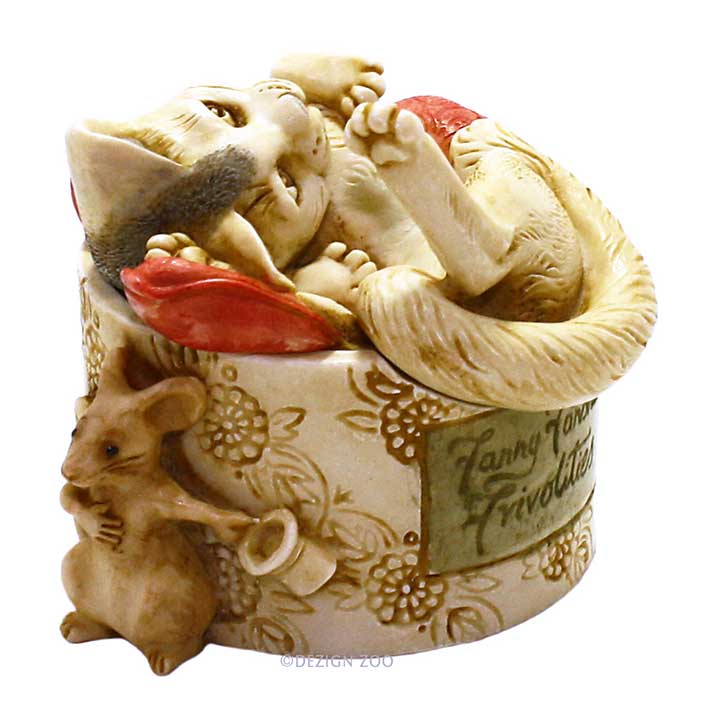 Harmony Kingdom TJHDLCA8 Reboux cat in hat box treasure jest - side view showing mouse with top hat
