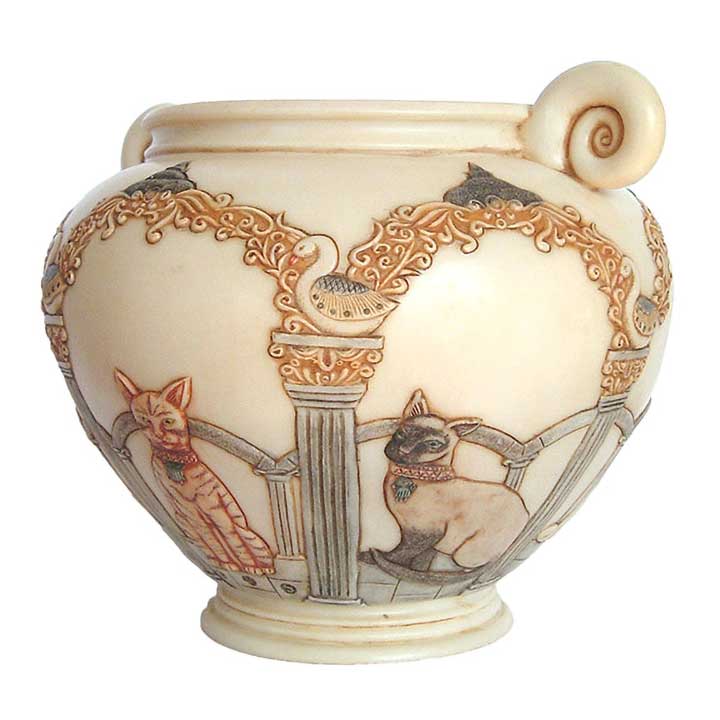 harmony ball kingdom feline pharaohs jardinia vase showing handle on right side with orange tabby cat and siamese cat bordered by decorative architectural pillars