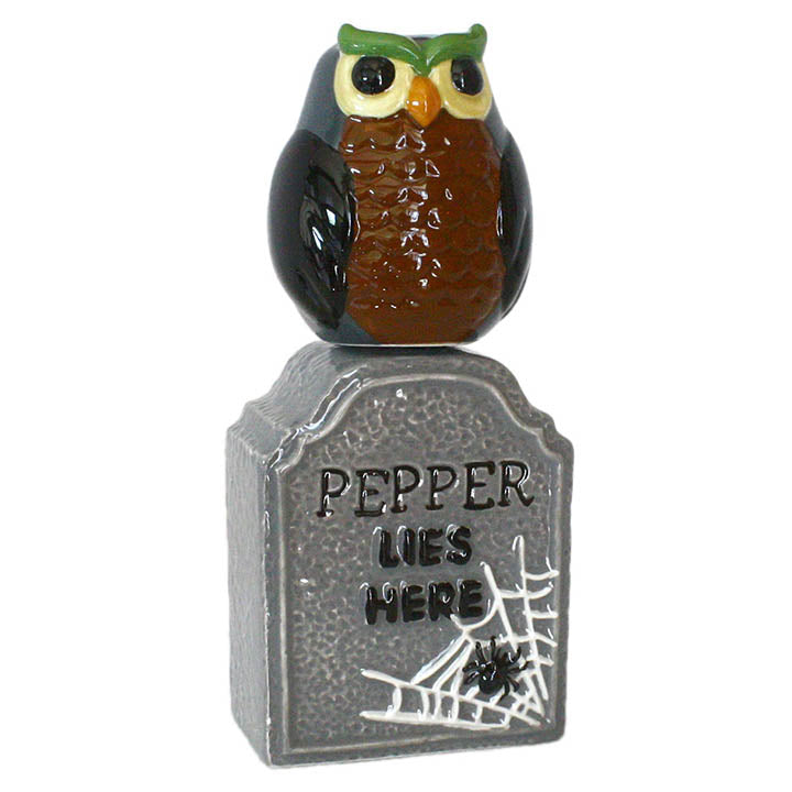 grasslands road midnight owls salt and pepper shakers halloween owl sitting on tombstone with PEPPER LIES HERE writing