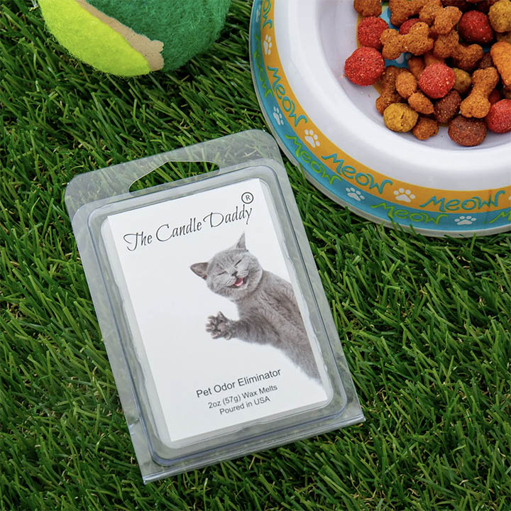 candle daddy silly kitty pet odor elimator wax melts in plastic clam shell container on grass with ball and cat food dish